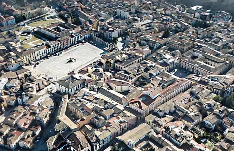 Dietro Piazza Maggiore Sulmona Eksteriør billede