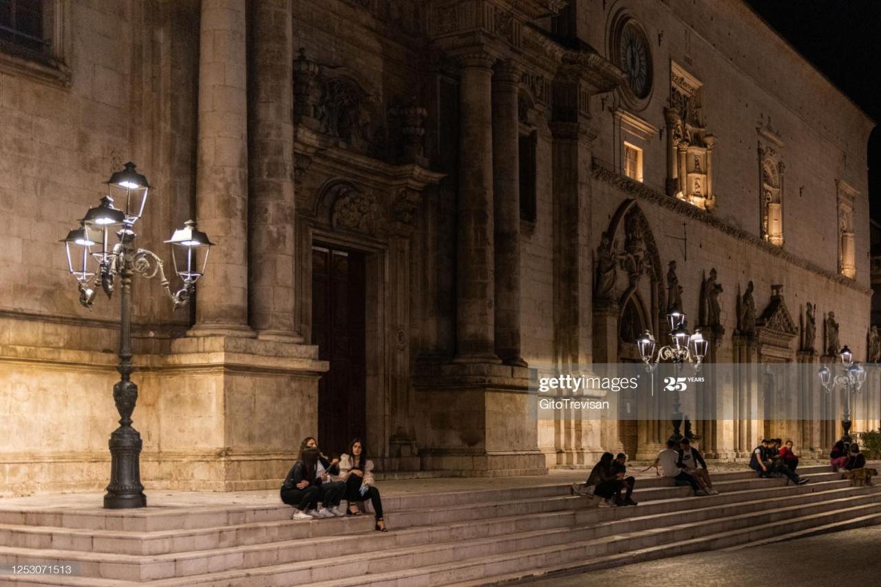 Dietro Piazza Maggiore Sulmona Eksteriør billede