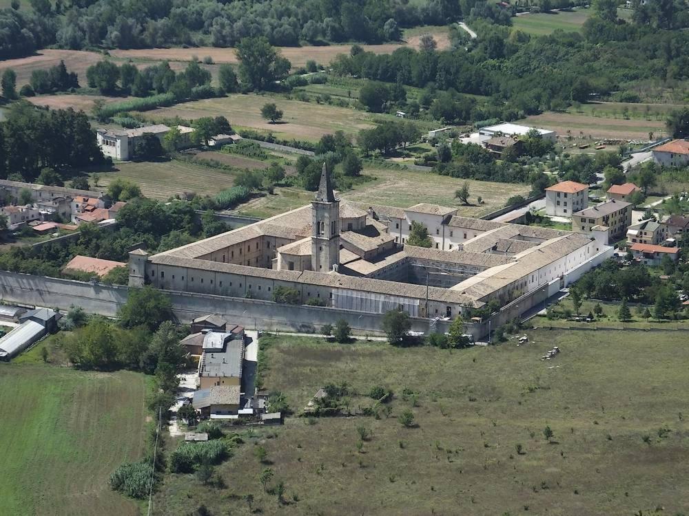 Dietro Piazza Maggiore Sulmona Eksteriør billede