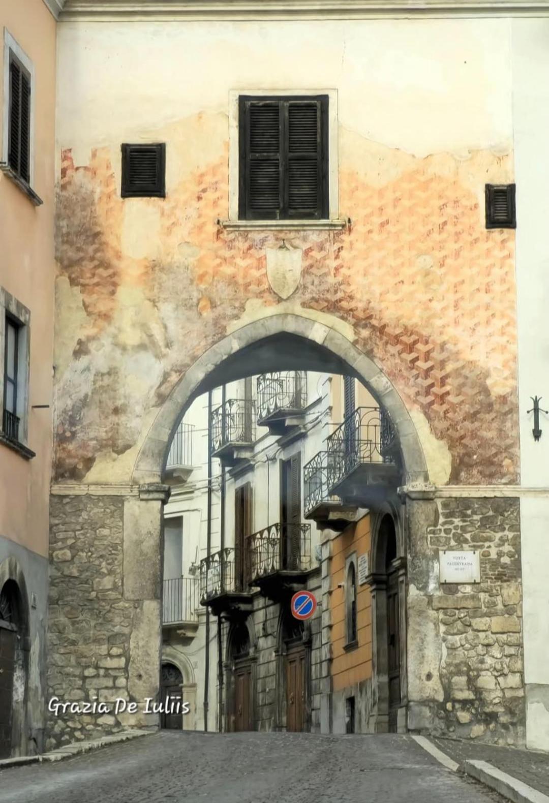 Dietro Piazza Maggiore Sulmona Eksteriør billede